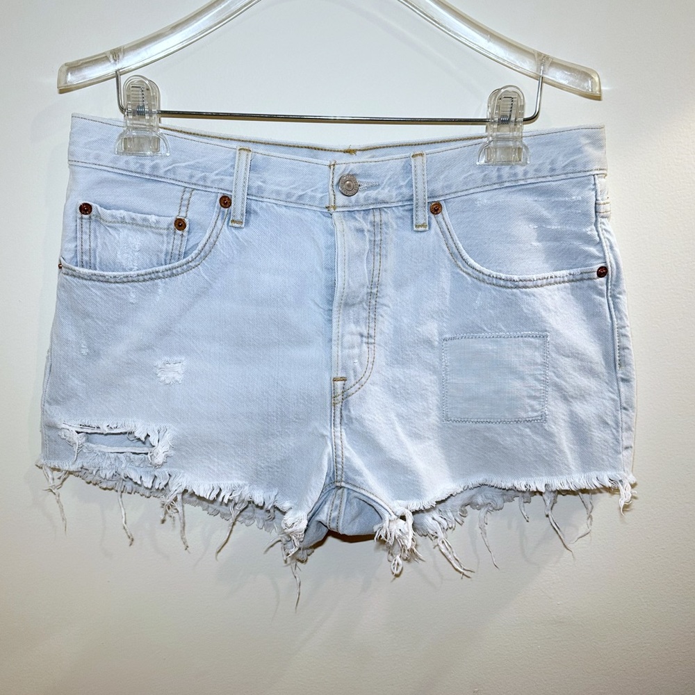 Levi’s Button Fly Jean Shorts in Size 30